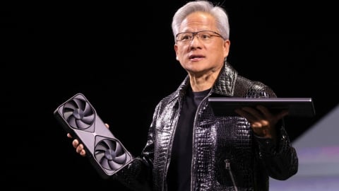 Jensen Huang vượt mặt Warren Buffett, vào top 7 người giàu nhất thế giới