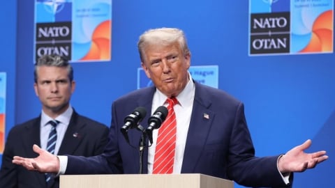 Tổng thống Trump đe dọa sẽ áp thuế 100% đối với Nga