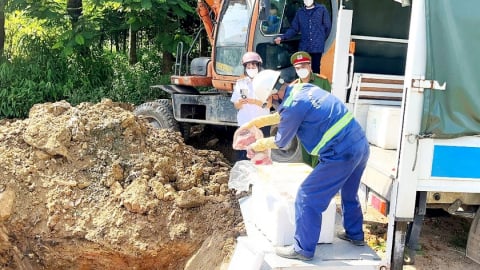 Hơn 5 tạ thực phẩm bẩn bị tiêu hủy ở Thanh Hóa và Lào Cai