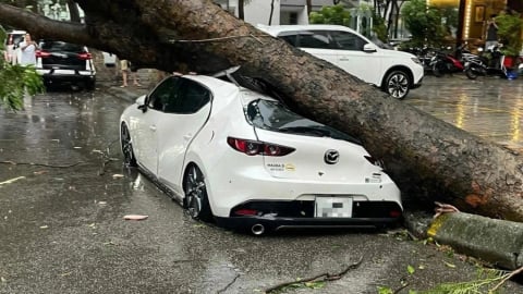Cần lưu ý gì để đảm bảo an toàn và tránh hỏng hóc ô tô khi mưa bão