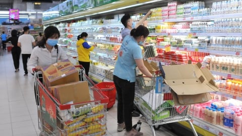 Siết chặt kiểm soát thị trường, đảm bảo đủ hàng thiết yếu cho dân trong mưa bão