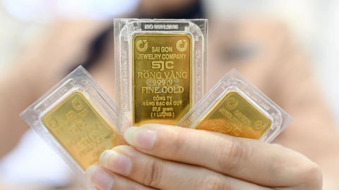 Giá vàng miếng tăng sốc, áp sát mốc 123 triệu đồng/lượng