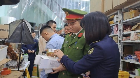 Bắc Ninh: Phạt nặng hộ kinh doanh hơn 2.200 sản phẩm mỹ phẩm không rõ nguồn gốc