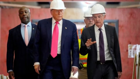 Tổng thống Trump và chủ tịch Fed trực tiếp 'đấu khẩu' căng thẳng