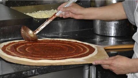 Nhà hàng dùng cần sa làm pizza, 85 người ngộ độc