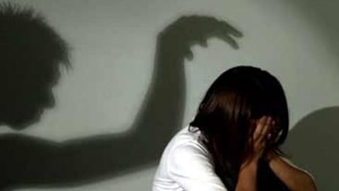 Hà Nội: Điều tra vụ dâm ô người dưới 16 tuổi giữa phố lớn
