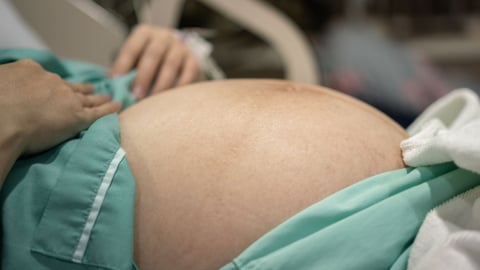Ăn nhau thai sau sinh: Trào lưu gây tranh cãi hay liệu pháp diệu kỳ?