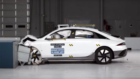 Những mẫu ô tô an toàn nhất 2025: Xe điện và SUV chiếm ưu thế