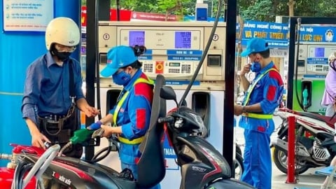 Giá xăng có thể giảm hơn 400 đồng/lít vào 14/8