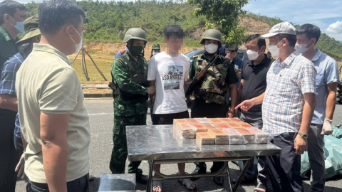Lực lượng Biên phòng bắt giữ 2 đối tượng vận chuyển gần 300 kg ma túy
