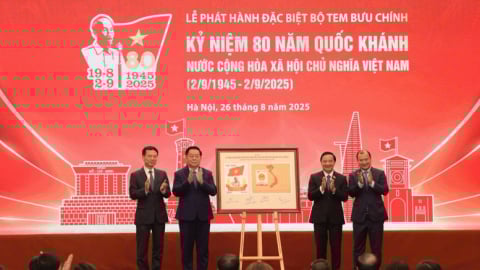 Phát hành bộ tem bưu chính đặc biệt kỷ niệm 80 năm Quốc khánh