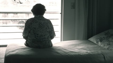 Nam y tá 28 tuổi xâm hại hàng loạt cụ bà liệt giường