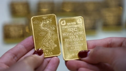 Giá vàng lập kỷ lục 130,6 triệu đồng/lượng, dự báo còn tăng tiếp