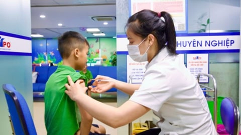 Nguy cơ bùng phát cúm mùa trong trường học: Tiêm vắc xin là “lá chắn” hiệu quả?