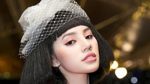 Jolie Nguyễn xuất hiện ấn tượng tại Fashion Week