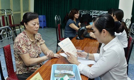 Trả lại công bằng lương hưu cho lao động nữ