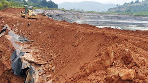 Sự cố tràn 45.000 m3 bùn thải: Tạm đền bù 17 triệu đồng/hộ dân