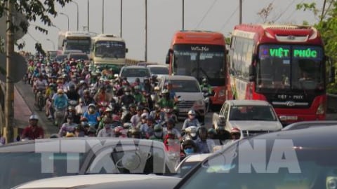 Cửa ngõ Tp. Hồ Chí Minh kẹt cứng khi người dân về quê nghỉ lễ