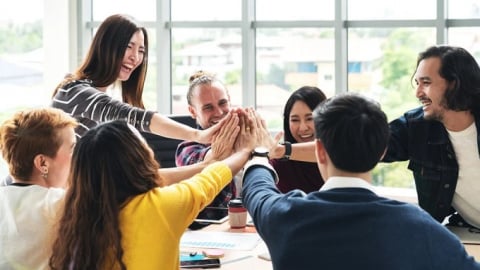 7 mẹo để chiếm thiện cảm chốn công sở