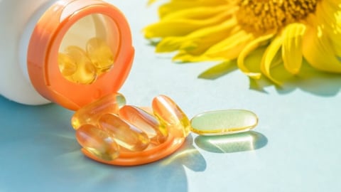 Chuyên gia cảnh báo: Viên uống chống nắng không có 'tác dụng thần kì' như quảng cáo