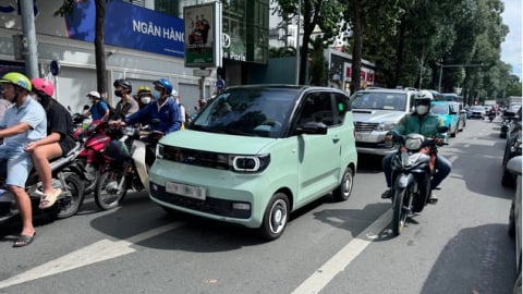 Ô tô điện mini giá rẻ có thay thế xe máy?