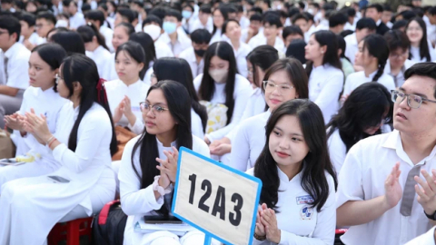 Đề xuất miễn học phí cho con nhà giáo: Chỉ nên ưu tiên cho người khó!