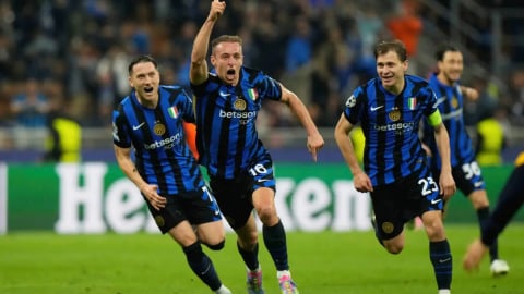 Người hùng Inter Milan suýt ngất sau khi ghi bàn kết liễu Barca