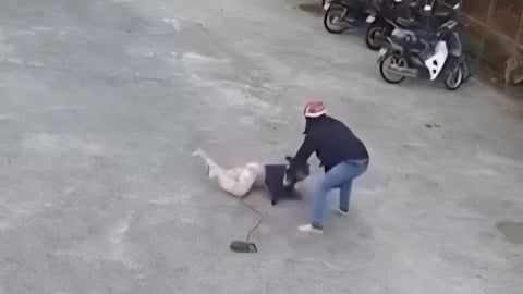 Bắt đối tượng đội tóc giả, chích điện cô gái do ghen tuông