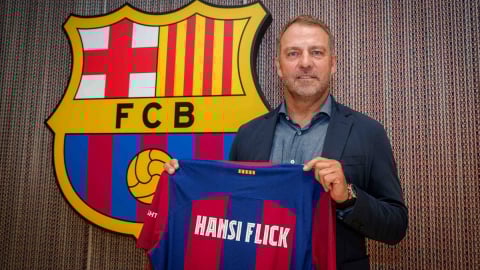 Hansi Flick đã làm gì để vực dậy Barcelona?