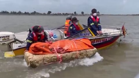 Vụ hai mẹ con đuối nước ở sông Hồng: Tìm thấy thi thể người con