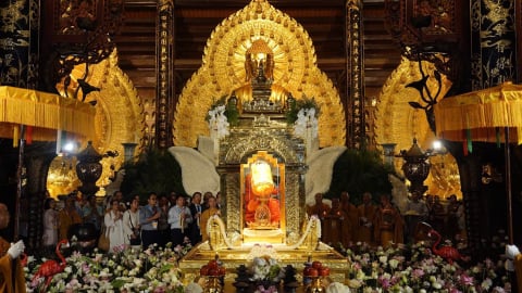 Chùa Bái Đính kéo dài thời gian chiêm bái xá lợi Đức Phật Thích Ca Mâu Ni
