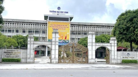 Tạm đình chỉ cán bộ Đại học Vinh bị tố 'ôm eo' nữ sinh