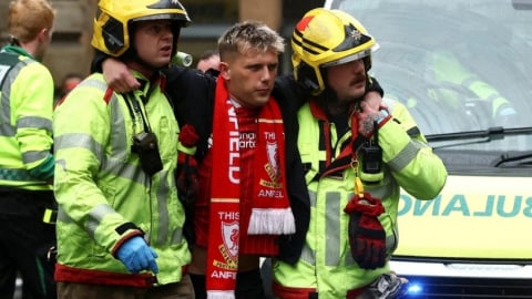 Liverpool hoãn lễ ăn mừng chức vô địch sau vụ đâm xe kinh hoàng