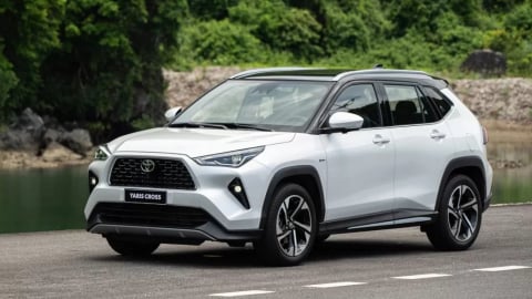 Toyota triệu hồi Yaris Cross HEV do nguy cơ bung kính nóc