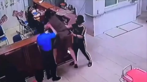 Người đàn ông hành hung nhân viên y tế ngay tại Khoa Cấp cứu