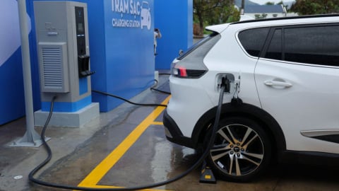 Chính phủ ban hành giá điện riêng cho trạm sạc xe điện