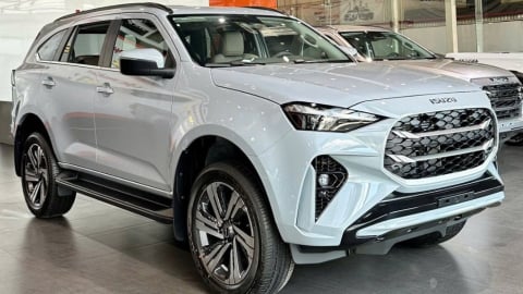 Isuzu mu-X 2025 ra mắt Việt Nam: Thêm bản Sport, giá từ 928 triệu đồng
