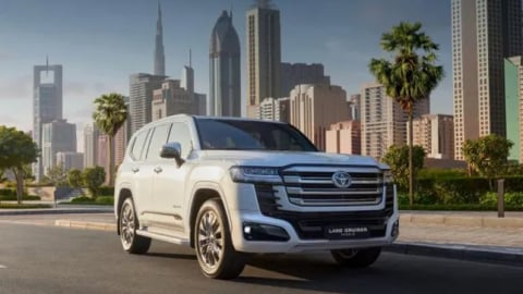 Toyota ra mắt Land Cruiser phiên bản hybrid, giá quy đổi 2,77 tỷ đồng