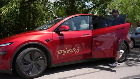 Elon Musk đặt mục tiêu vận hành một triệu robotaxi trong năm tới