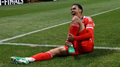 Sao Bayern Munich dính chấn thương gãy chân kinh hoàng