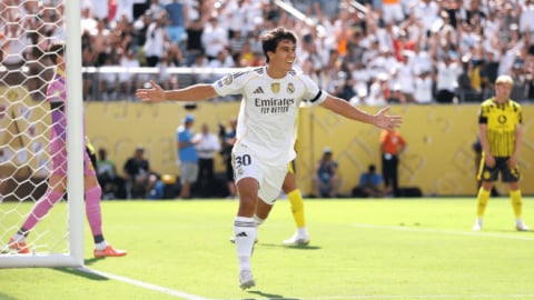 Gonzalo Garcia khiến HLV Xabi Alonso “đau đầu” vì… đá quá hay