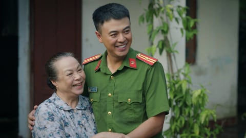 Tuấn Tú: 'Tôi mất ăn mất ngủ khi vào vai công an xã'