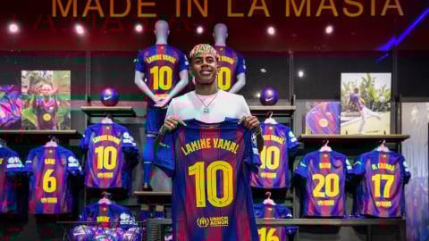 Lamine Yamal nhận áo số 10, ký hợp đồng tới năm 2031 với Barcelona
