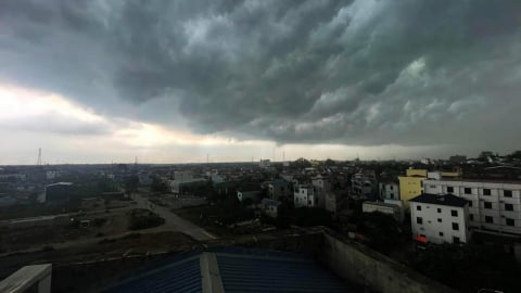 Cảnh báo các tuyến phố ở Hà Nội có nguy cơ ngập do ảnh hưởng của mưa lớn