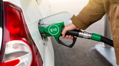 Sắp thí điểm bán xăng E10 tại Việt Nam: Chủ xe cần lưu ý gì? 