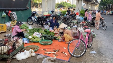 Hà Nội 'xóa sổ' chợ tạm, chợ cóc trong năm 2025