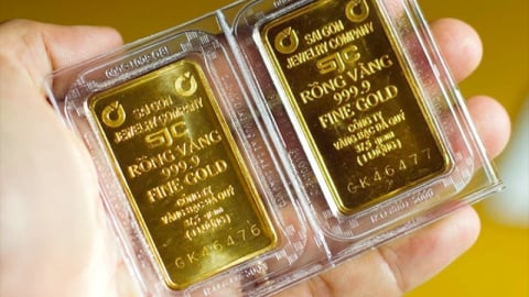 Giá vàng lập đỉnh mới, vượt 124 triệu đồng/lượng

