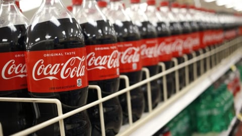 Hong Kong: Phát hiện Coca-Cola pha nước tiểu trong siêu thị