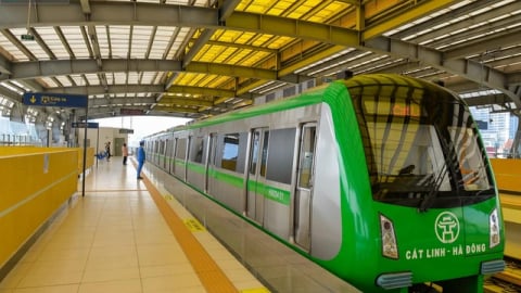Hanoi Metro thông tin về việc nhân viên 'cấm hành khách mang xe đạp điện lên tàu'