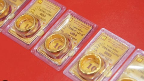 Vàng miếng trong nước áp sát kỷ lục, vàng thế giới vượt 3.350 USD/ounce